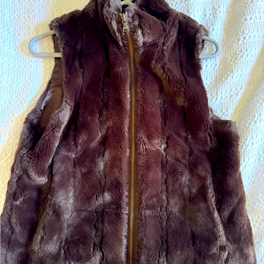 Express brown fur vest in medium